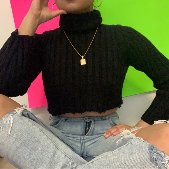 Sweaters - cropped turtleneck black cable knit sweater ✧